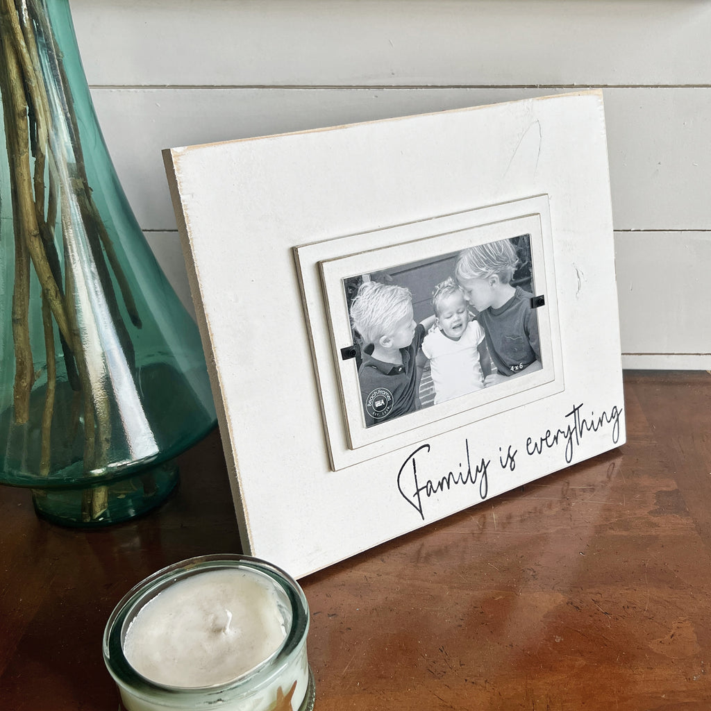 http://beachframes.com/cdn/shop/products/family_is_everything_picture_frame_decor_2_1024x.jpg?v=1674145566