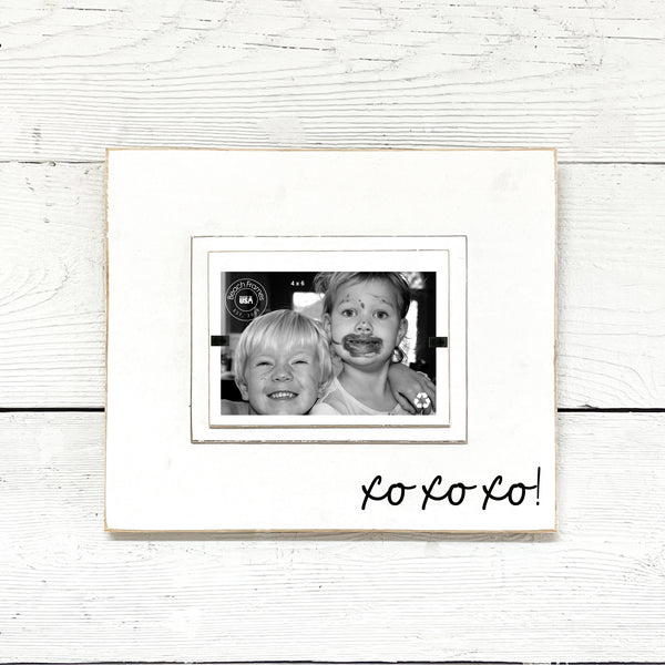 https://beachframes.com/cdn/shop/products/xo_xo_xo_love_bff_picture_frame-decor_600x.jpg?v=1674160453